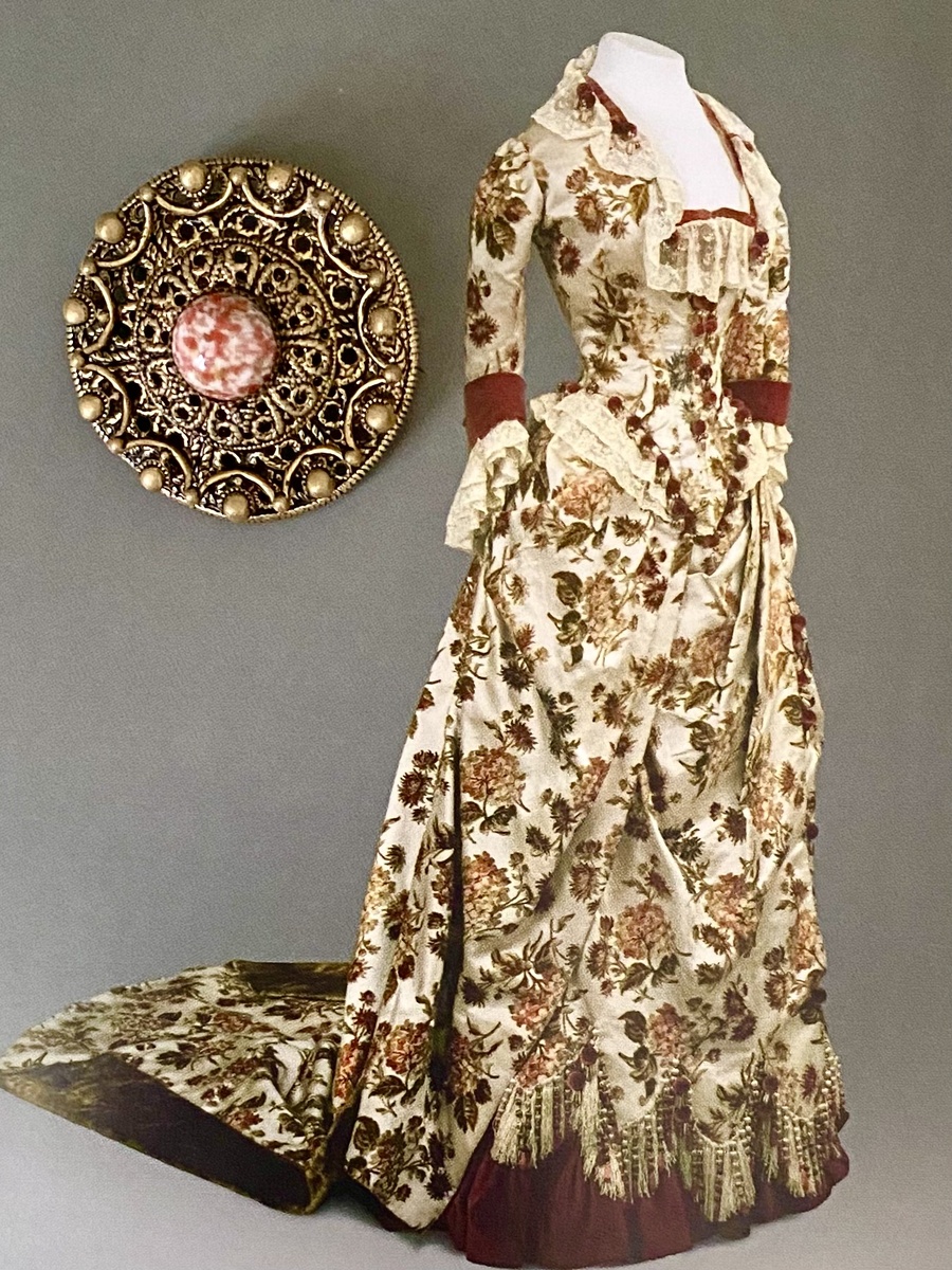 Брошь ЧССР. 60-70г. Платье визитное Императрицы Марии Фёдоровны . Париж. Модный дом Чарльза Ворта. 1882-1884.