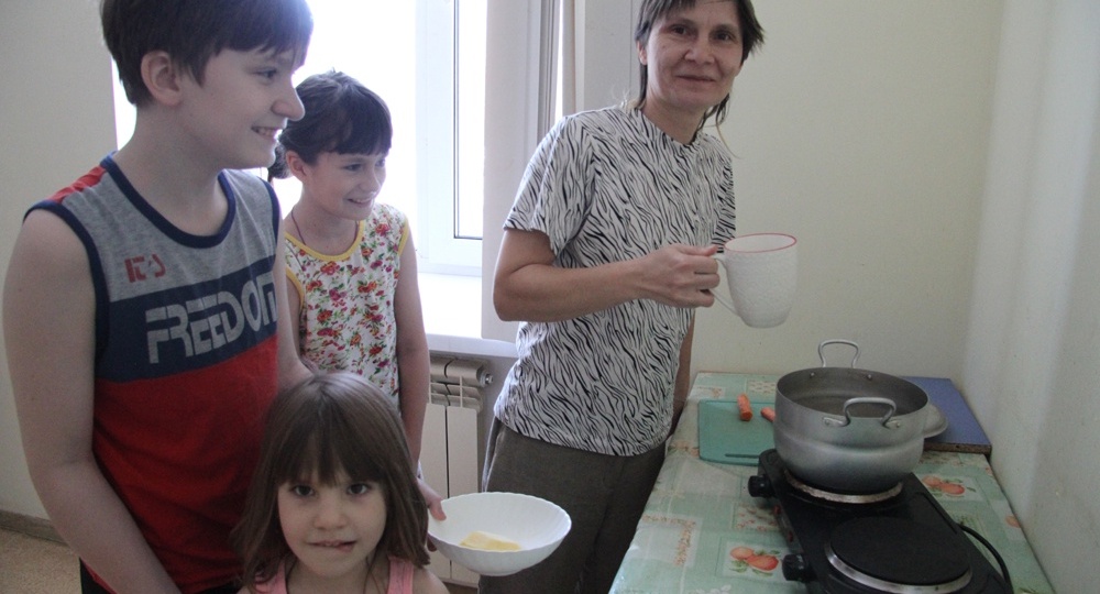 Причал в Винзилях: Многодетная семья из Курска обосновалась в Тюменской области