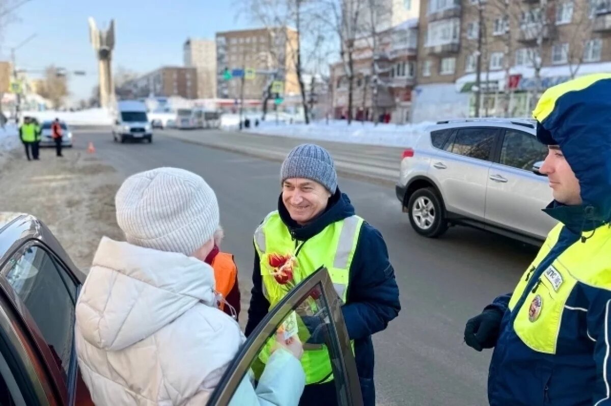    Автомобилисток Коми накануне 8 марта останавливали сотрудники ГАИ с цветами