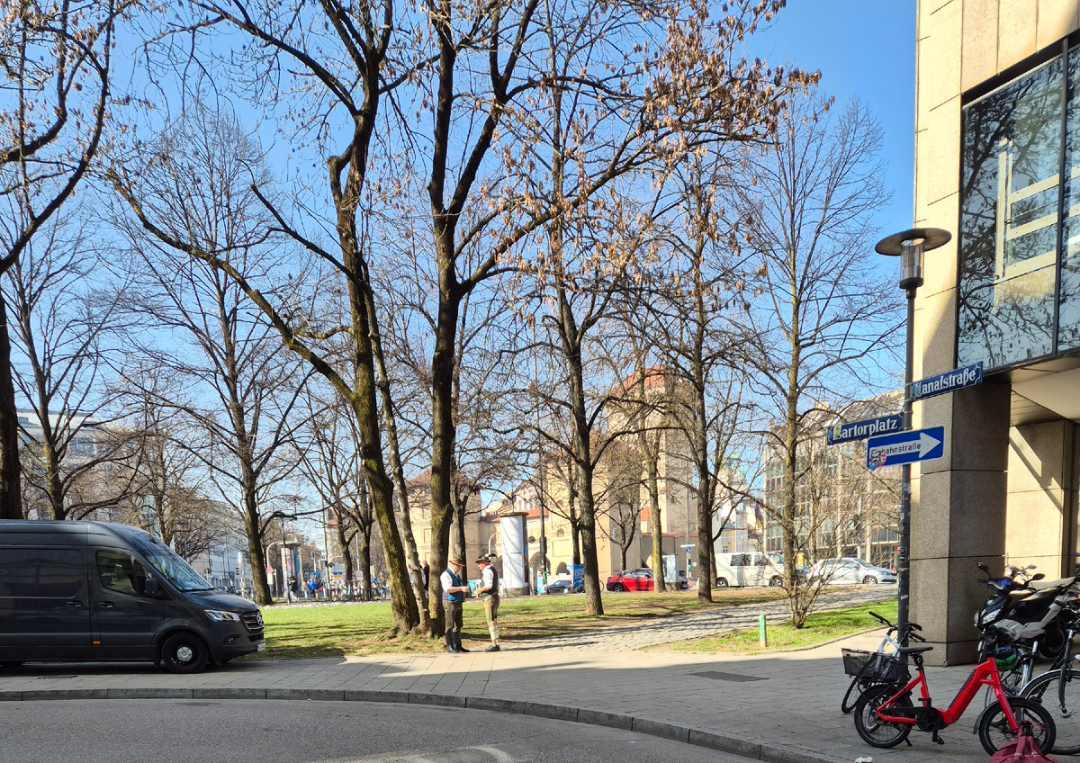мужчины в баварской одежде, Мюнхен