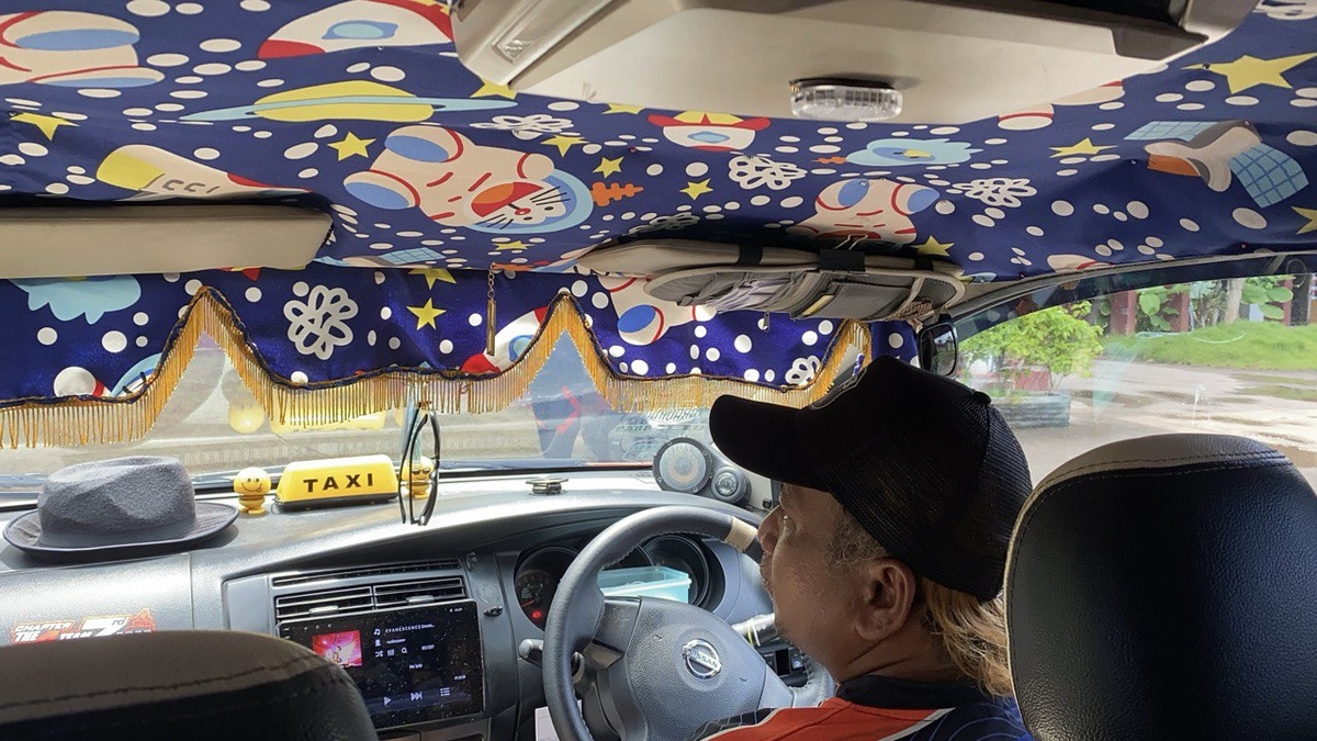 ПОМОЩНИК-ТАКСИСТ