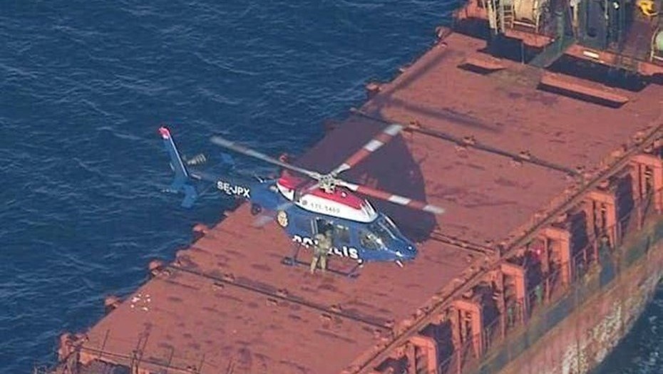    Шведский спецназ захватил шедший в Петербург сухогруз Caffa Автор фото: svt.se