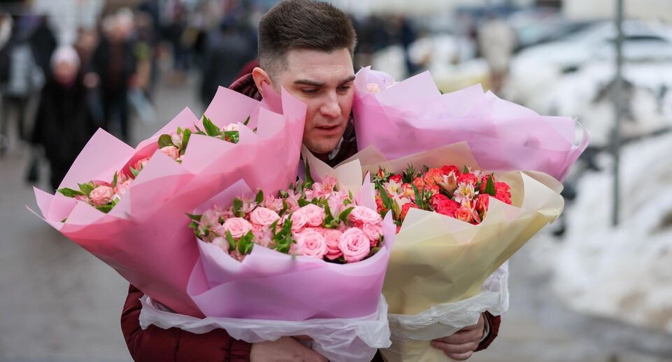 От парфюма до крема от морщин: что не надо дарить на 8 Марта — топ самых неудачных и бестактных подарков для женщин