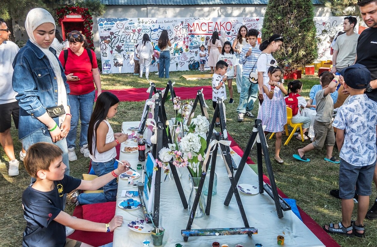    Организаторы позаботились о гостях самого разного возраста.