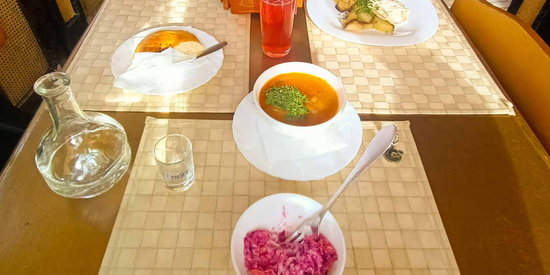 Вынужденный обед в так и не ставшем британским пабом кафе-клубе восточной кухни "Пати-Шах"