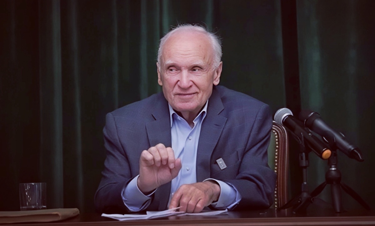 Алексей Ильич Осипов — учёный-богослов, педагог, доктор богословия, заслуженный профессор Московской Духовной Академии и Семинарии, писатель, публицист, проповедник.