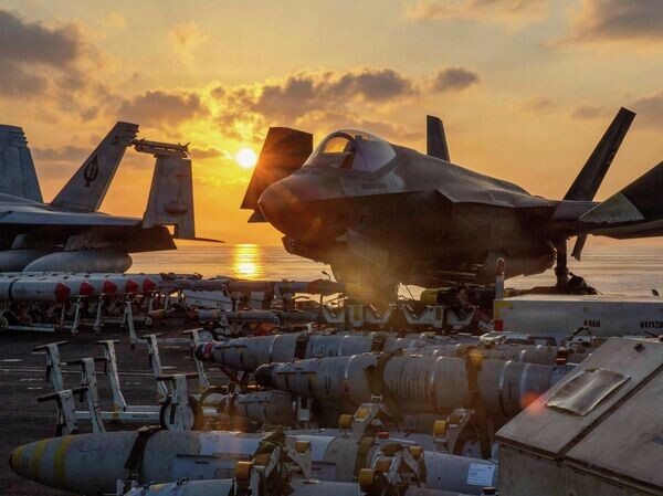    © REUTERS / US Navy