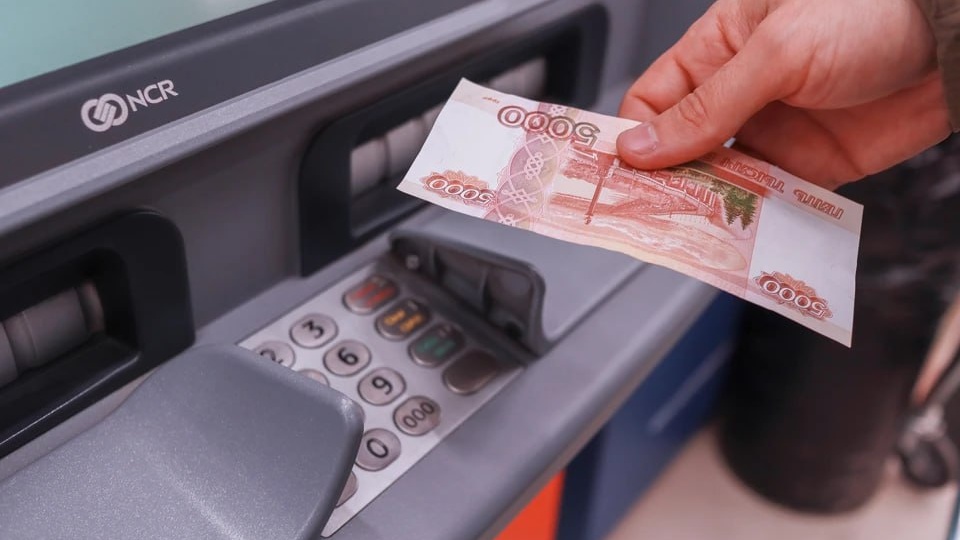 😢 Заставили ехать в другой город за деньгами: в Красноярском крае мошенники обманули семью погибшего бойца СВО, разыграв звонок из