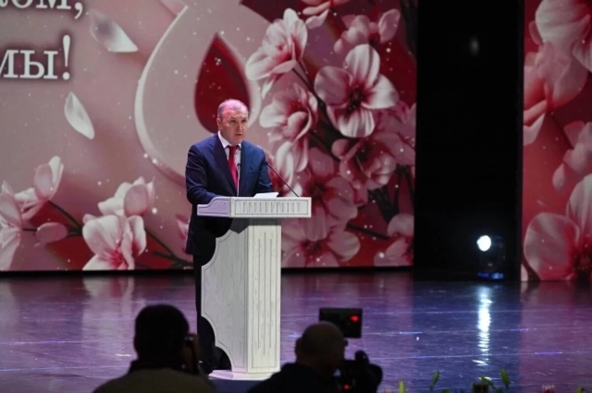    Глава Адыгеи поздравил жительниц республики с наступающим 8 Марта