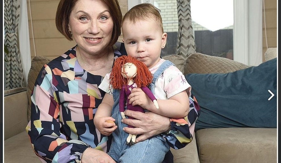 Счастье бабушки: Роза Сябитова поделилась редкими фото с внучкой Мирославой