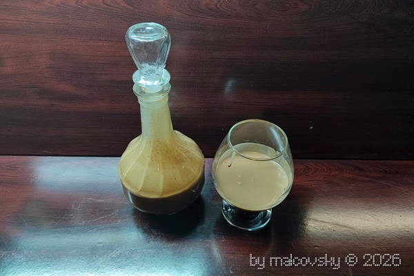 Ликёр шоколадно-сливочный «Алиса»