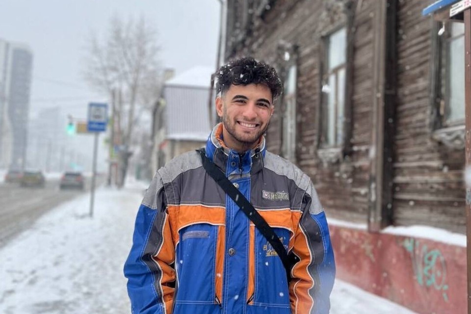    22-летний Михаил Рави Овейда переехал в Новосибирск в июле 2024 года. Фото: Предоставлено героем публикации