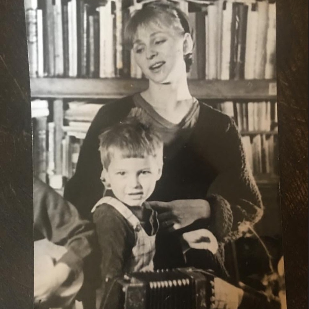 Иван Колесников в детские годы с мамой