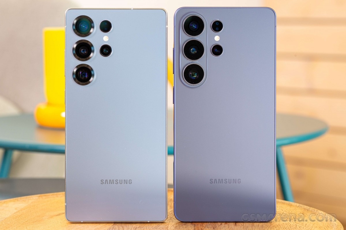    Galaxy S25 Ultra (слева) и Galaxy S26 Ultra (справа). Источник: GSMArena