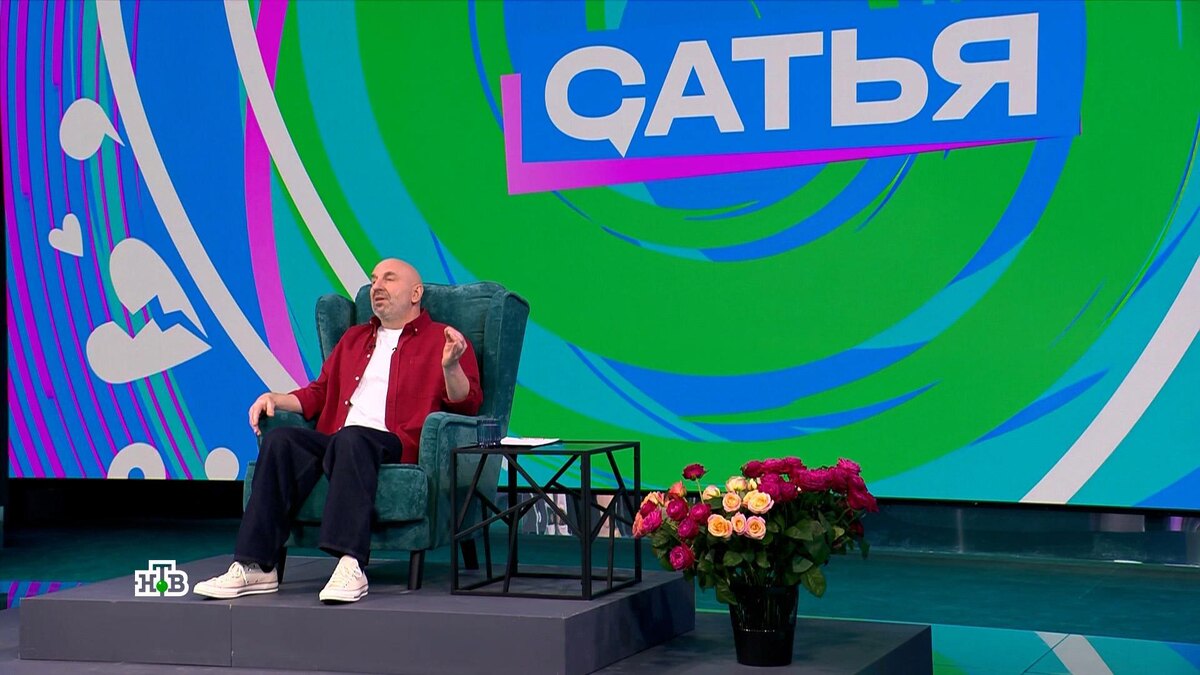    Как часто нужно дарить цветы женщине: мнение Сатьи