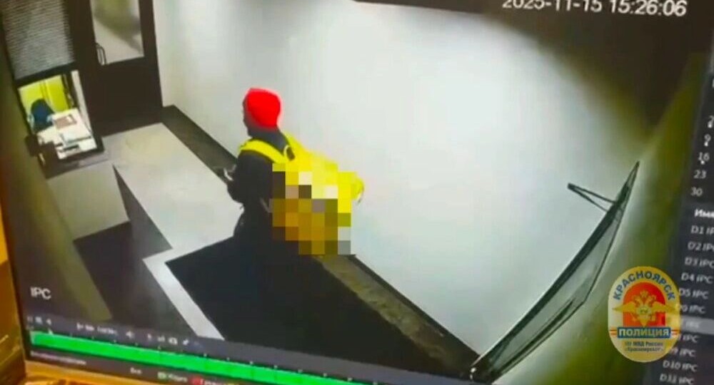 Красноярец подобрал в подъезде 5 тысяч рублей и попал под уголовку