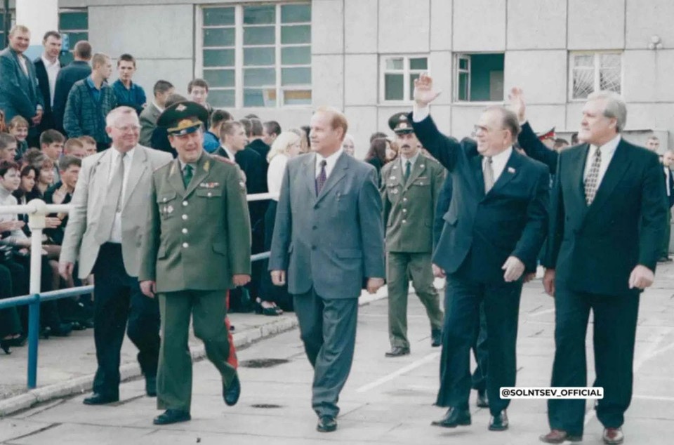    С инициативой увековечить память легендарного руководителя выступил коллектив университета во главе с действующим ректором Сергеем Мирошниковым. Фото: соцсети Евгения Солнцева