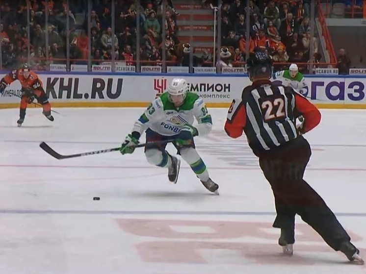     Четверть игрового времени в большинстве помогли «Амуру» в Хабаровске одолеть «Салават Юлаев». Фото: скриншот с трансляции на странице "Вконтакте" КХЛ