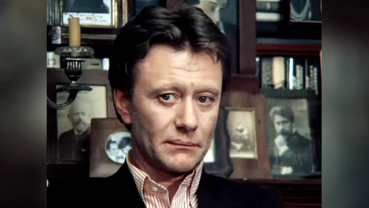    Фото: «Я возвращаю ваш портрет», 1983 год