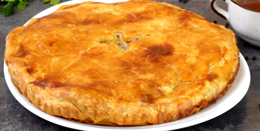 Бесподобный рецепт: Пирог по вкусу как САМСА из ЛЕНИВОГО слоенного теста за 10 минут...