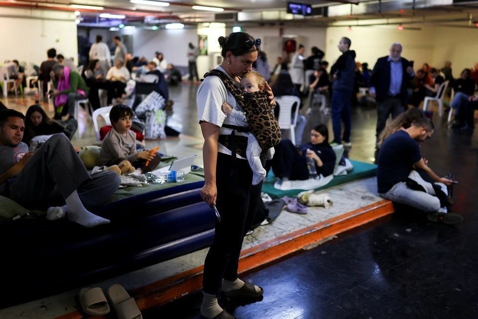    Посольство РФ на Шри-Ланке попросило ожидающих вылета россиян заполнить анкету REUTERS