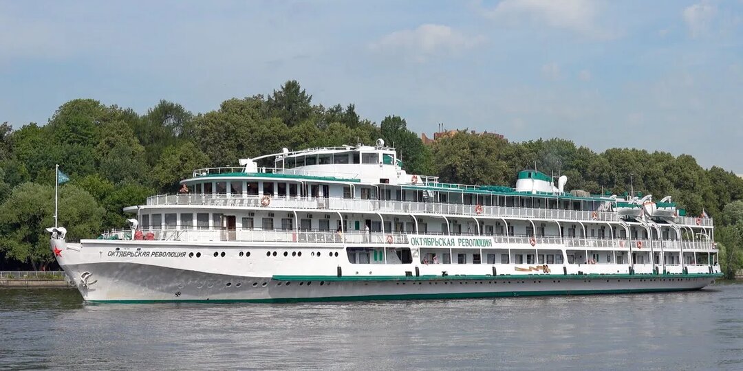 Большое путешествие по России: теплоход «Октябрьская революция» в кадре