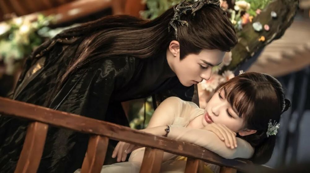 Невероятно красивые фэнтези о запредельной любви похожие на "Светлый пепел луны"