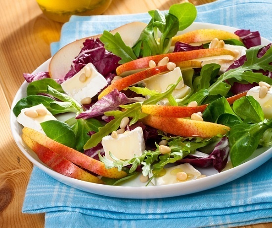    Зеленый салат с мягким сыром и грушами Фото: Олег Кулагин/BurdaMedia