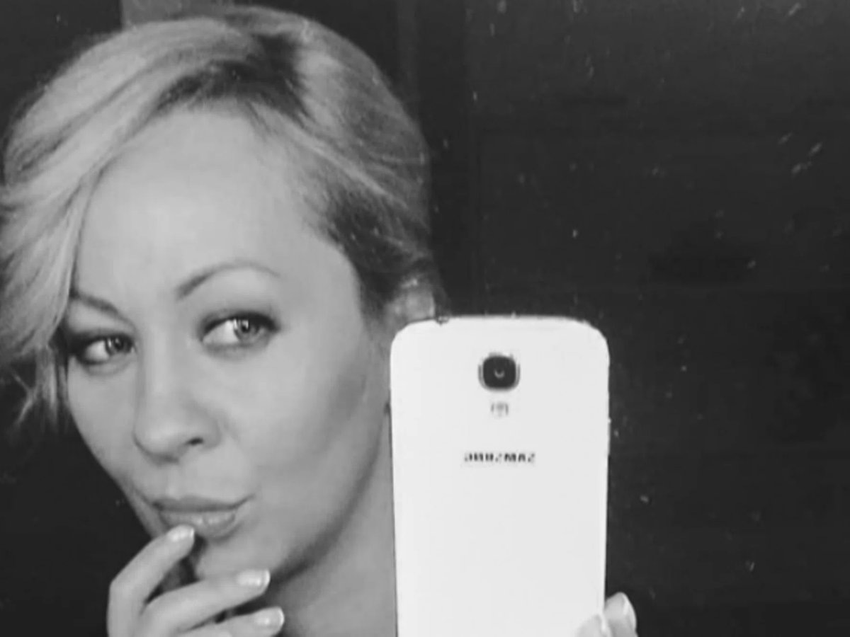    Основную часть жизни Ведунова посвятила театру