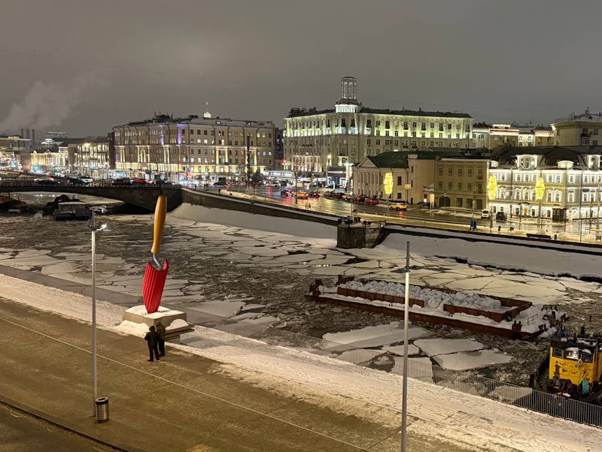 Москва-река с видом на город. В 07