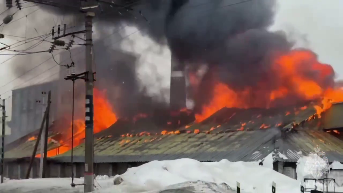    Склад с мукой площадью 1 000 "квадратов" вспыхнул под Нижним Новгородом