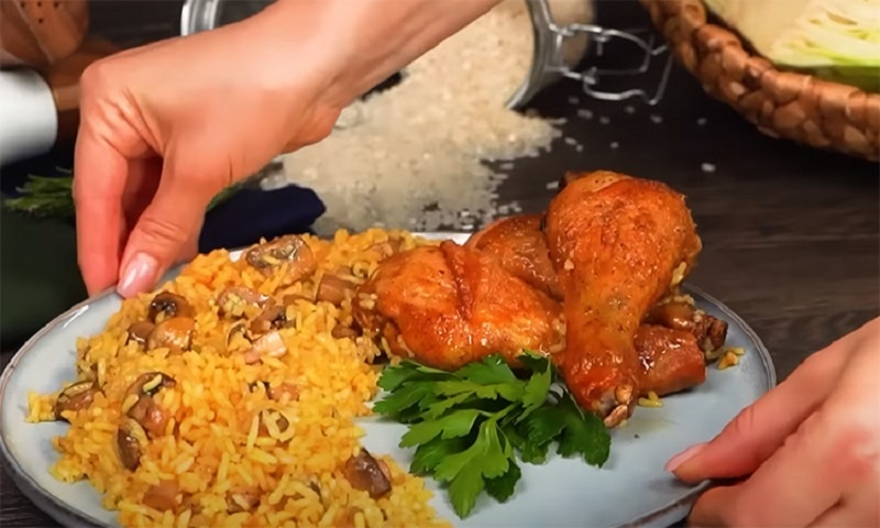Плов в рукаве: ленивый рецепт с курицей и грибами для насыщенного ужина