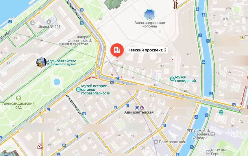 Авария на сетях Водоканала у Дворцовой площади развернула троллейбусы