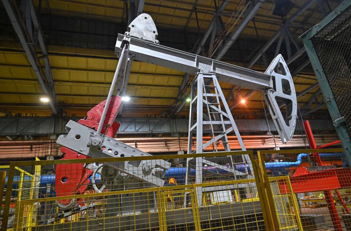    На БМЗ производят оборудование для нефтегазодобывающей, нефтегазоперерабатывающей, нефтехимической, энергетической и других отраслей промышленности. В их числе также аппараты воздушного охлаждения, теплообменное оборудование, испарители, конденсаторы, фильтры, технологические блоки, цилиндрические емкости для газовых и жидких сред, разделители жидкостей, регуляторы давления. Источник: официальный сайт Раиса Республики Татарстан.