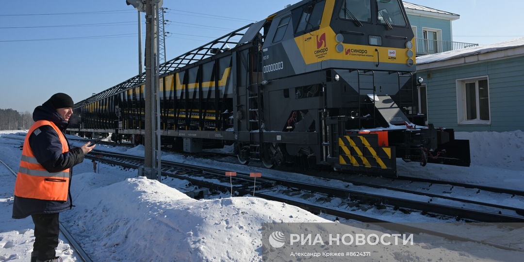 Новейший самоходный снегоуборочный поезд ПСС-2П