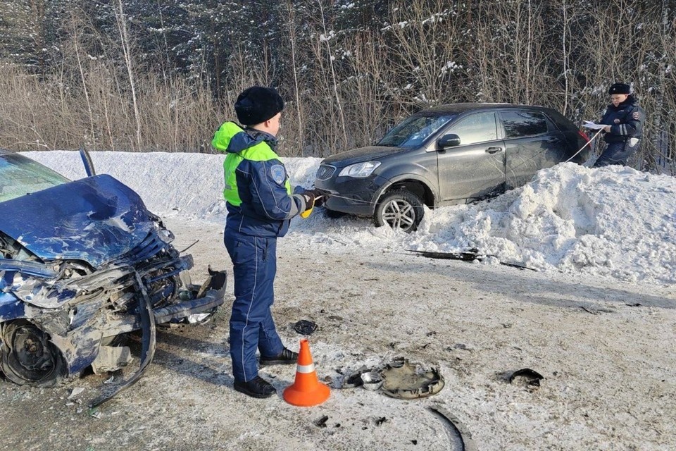    На месте происшествия работают автоинспекторы и следственно-оперативная группа. Фото: пресс-служба Госавтоинспекции Свердловской области