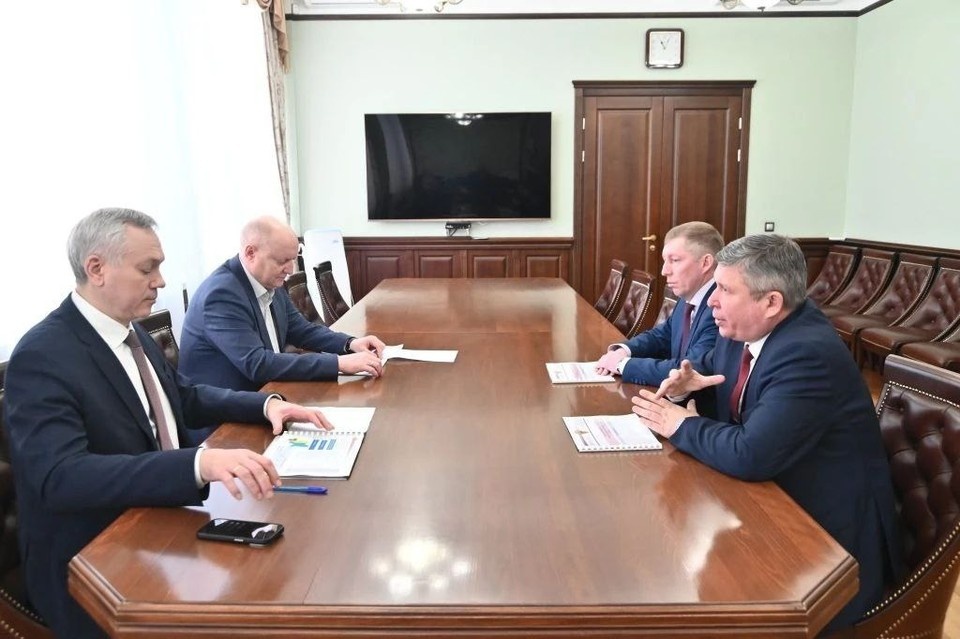    Губернатор Новосибирской области обсудил с Ростехнадзором планы на 2026 год. Фото: Правительство НСО