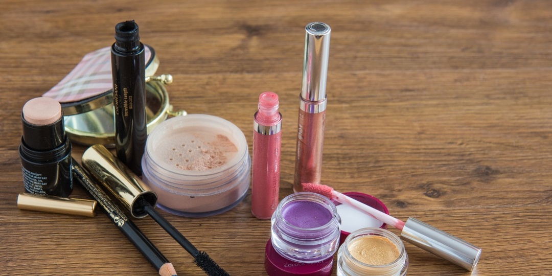 В Роспотребнадзоре в преддверии 8 марта уточнили, чем опасны пробники косметики