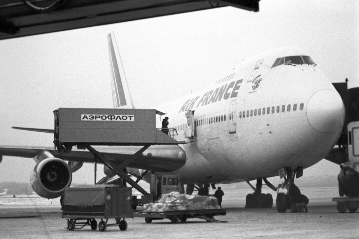 Самолёт Боинг 747-228В авиакомпании Air France в московском аэропорту Шереметьево, январь 1987 года.  Фото: Виктор Чернов/РИА-Новости
