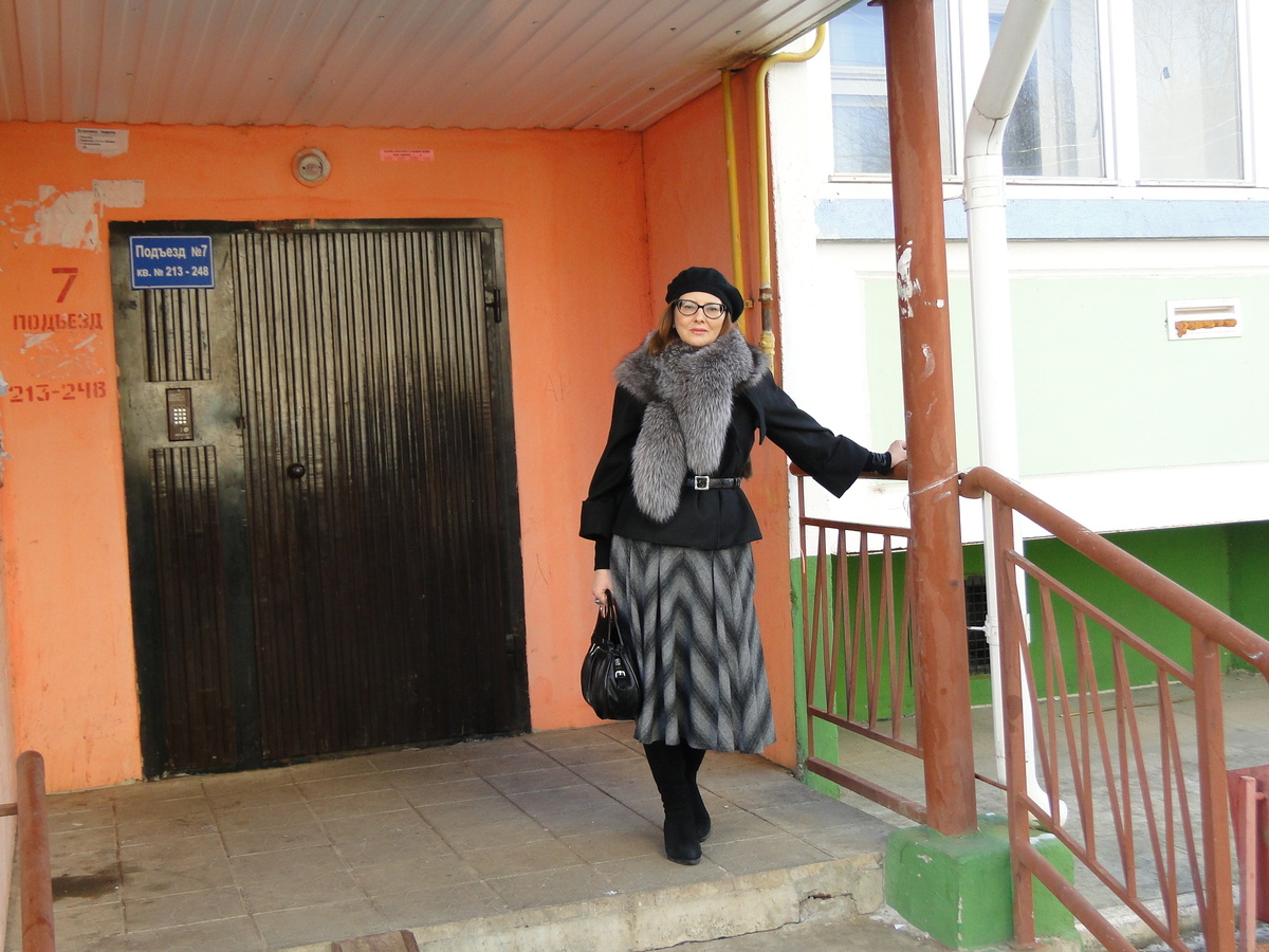 Возле дома детей