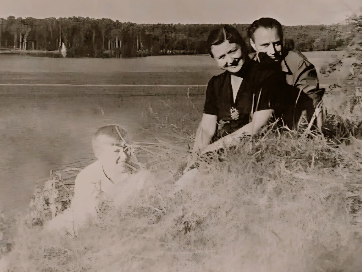 Андрей Миронов с родителями.