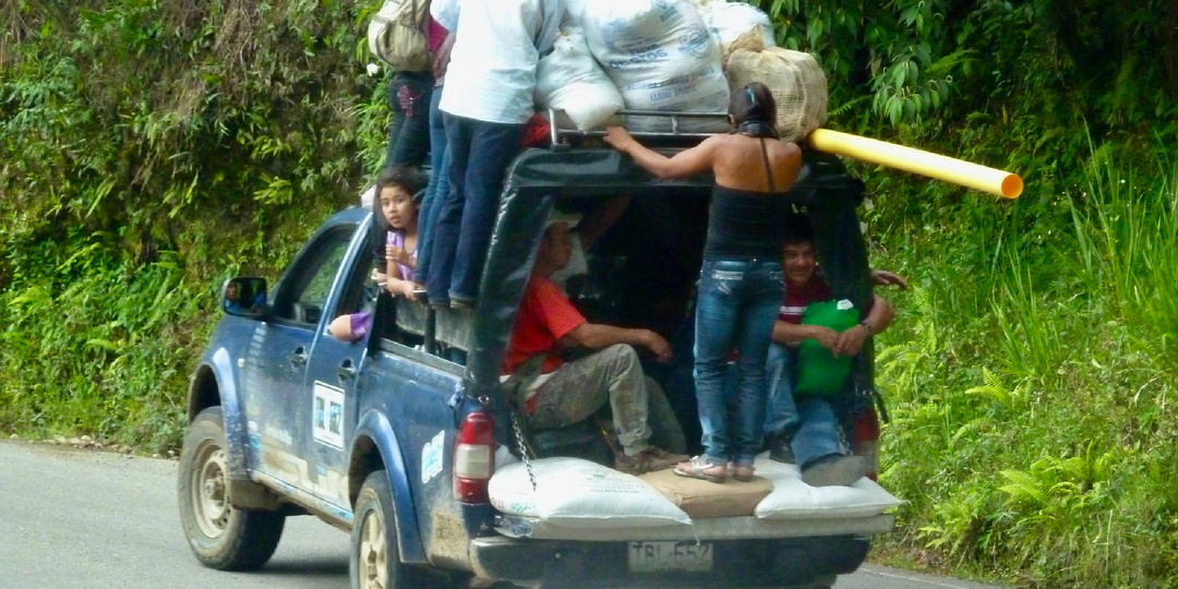 Река Магдалена: святая вода, статуя на скале и пикапы, набитые людьми