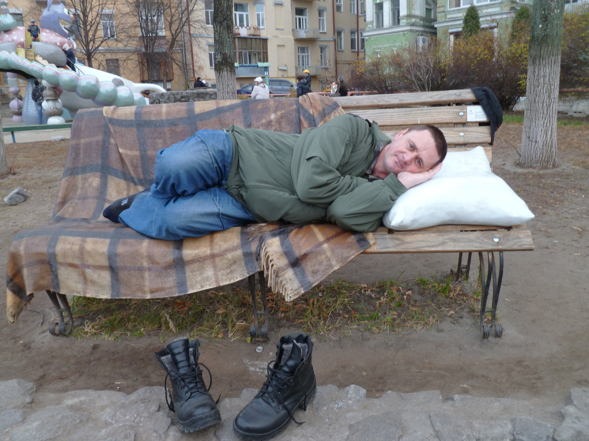 На одной из улиц  матери городов русских. Март-апрель 2011 года. Фото из архива Автора. 