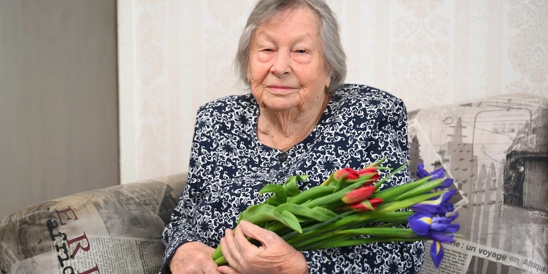 В Петрозаводске волонтеры поздравили с 8 марта женщин-ветеранов