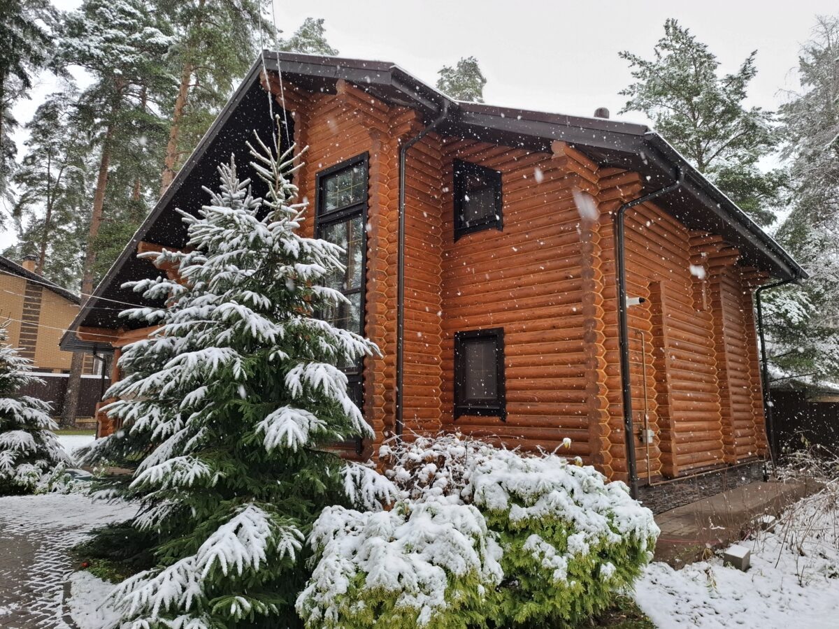 Дом из оцилиндрованного бревна