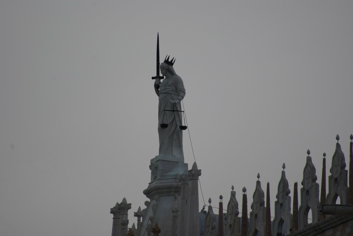 шикарнейшая Фемида-королева!