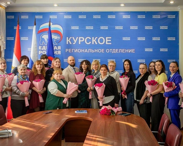     Мэр Курска в канун 8 Марта встретился с активными подписчицами своего аккаунта