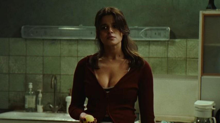 «Ленинград» снял клип на песню «Плейбой», где все смотрят на Анну Яцкову (фото)