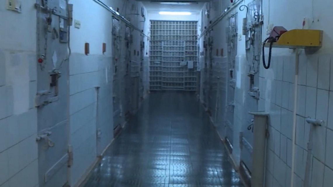 Внутреннее устройство тюрьмы для пожизненно осужденных, коридоры ИК-18, условия содержания в Полярной сове, камера маньяка.