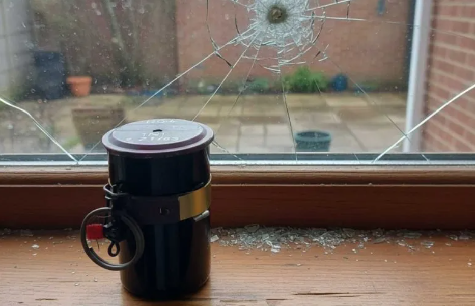    Жизнь спас древний оружейный хлам. В Полтавской области военный медик швырнул гранату в окно родителям сожительницы